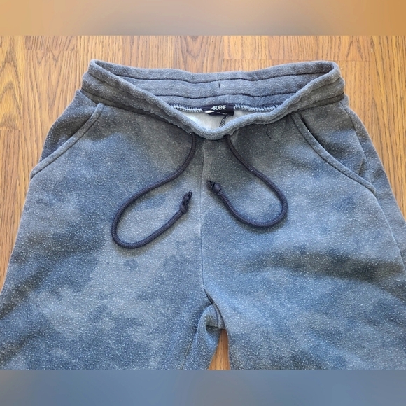 Ardene Grey Camo Sweatpants Size 2 - Comfortable & Stylish - Picture 3 of 5